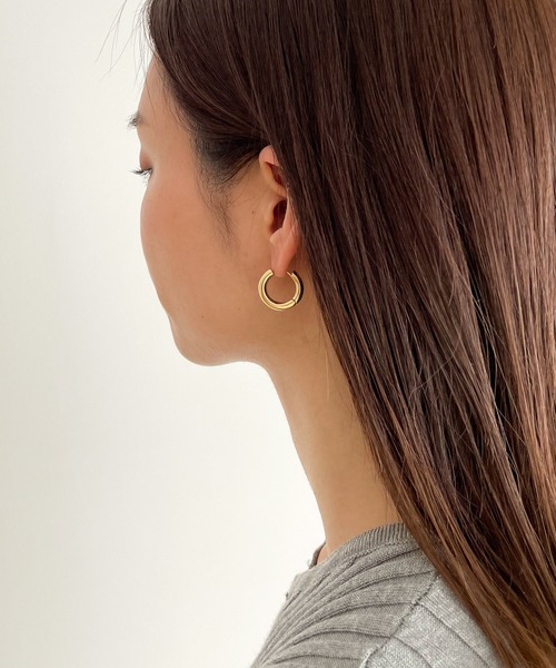 PT（ピーティ）の「Pt(ピーティー) newボリュームミニフープピアス（ピアス（両耳用）・レディース・シルバー/ゴールド・ONE SIZE）」の14枚目の写真