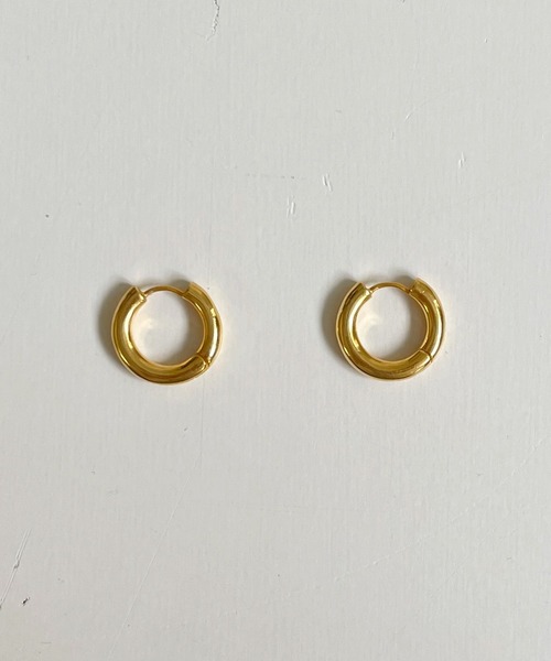 PT（ピーティ）の「Pt(ピーティー) newボリュームミニフープピアス（ピアス（両耳用）・レディース・シルバー/ゴールド・ONE SIZE）」の10枚目の写真