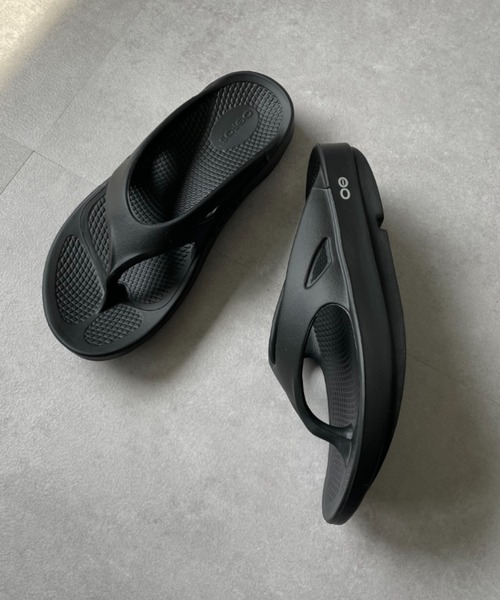 CIAOPANIC（チャオパニック）の「【OOFOS/ウーフォス】OOriginal/ウーオリジナルサンダル（サンダル・レディース・ブラック/パープル/アイボリー・24/25）」の18枚目の写真