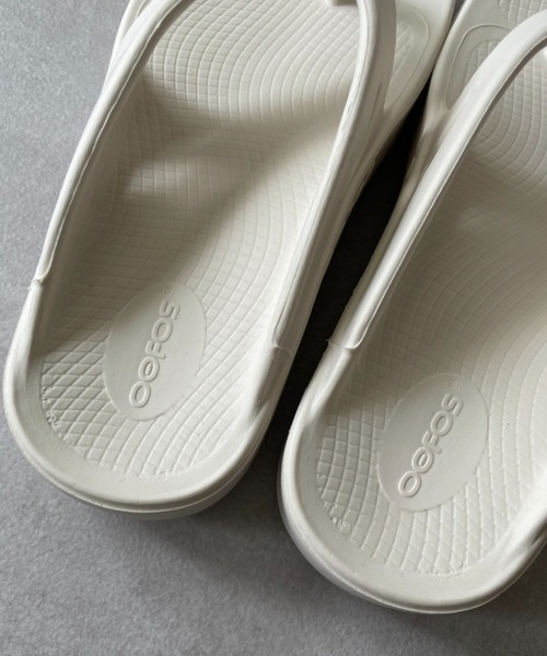 CIAOPANIC（チャオパニック）の「【OOFOS/ウーフォス】OOriginal/ウーオリジナルサンダル（サンダル・レディース・ブラック/パープル/アイボリー・24/25）」の6枚目の写真