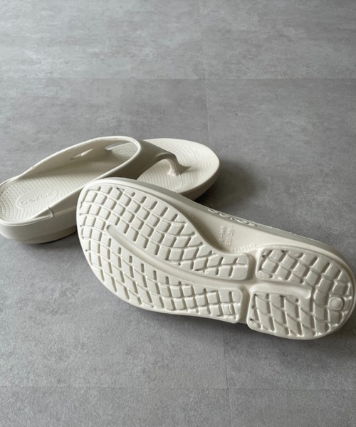 CIAOPANIC（チャオパニック）の「【OOFOS/ウーフォス】OOriginal/ウーオリジナルサンダル（サンダル・レディース・ブラック/パープル/アイボリー・24/25）」の13枚目の写真