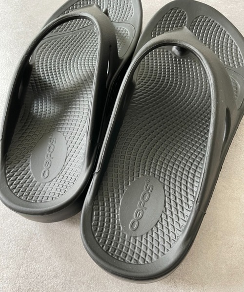 CIAOPANIC（チャオパニック）の「【OOFOS/ウーフォス】OOriginal/ウーオリジナルサンダル（サンダル・レディース・ブラック/パープル/アイボリー・24/25）」の16枚目の写真