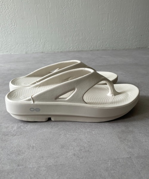 CIAOPANIC（チャオパニック）の「【OOFOS/ウーフォス】OOriginal/ウーオリジナルサンダル（サンダル・レディース・ブラック/パープル/アイボリー・24/25）」の12枚目の写真