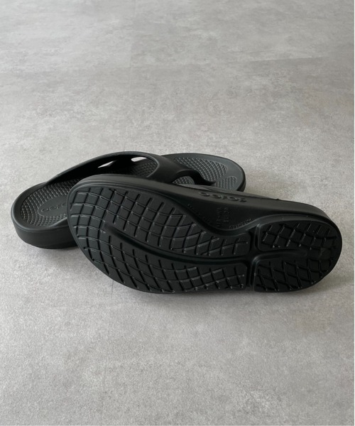 CIAOPANIC（チャオパニック）の「【OOFOS/ウーフォス】OOriginal/ウーオリジナルサンダル（サンダル・レディース・ブラック/パープル/アイボリー・24/25）」の22枚目の写真