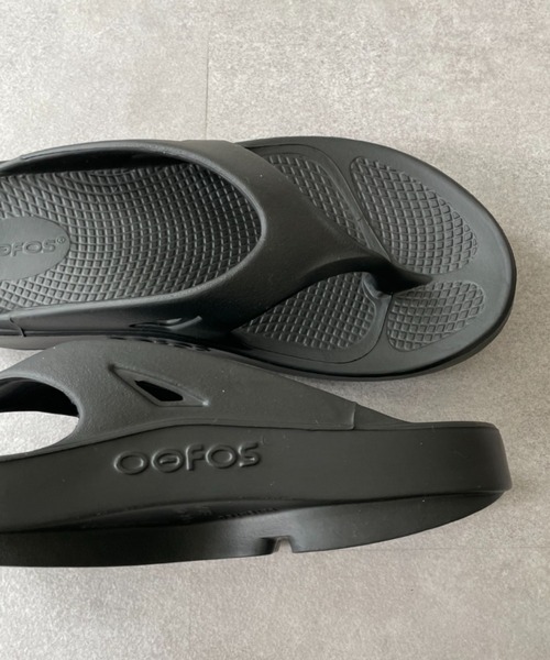 CIAOPANIC（チャオパニック）の「【OOFOS/ウーフォス】OOriginal/ウーオリジナルサンダル（サンダル・レディース・ブラック/パープル/アイボリー・24/25）」の17枚目の写真