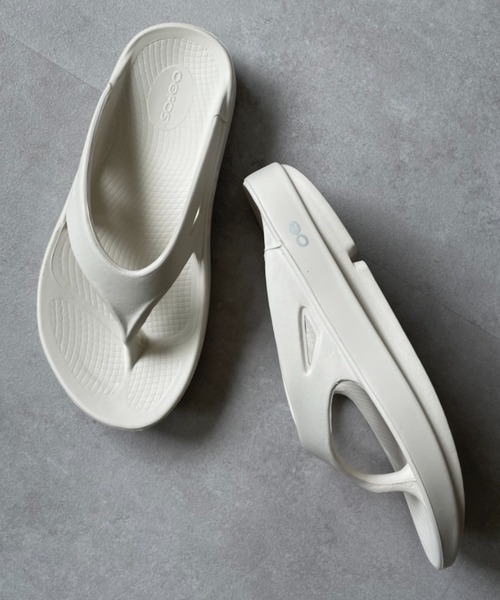 CIAOPANIC（チャオパニック）の「【OOFOS/ウーフォス】OOriginal/ウーオリジナルサンダル（サンダル・レディース・ブラック/パープル/アイボリー・24/25）」の9枚目の写真