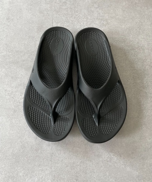 CIAOPANIC（チャオパニック）の「【OOFOS/ウーフォス】OOriginal/ウーオリジナルサンダル（サンダル・レディース・ブラック/パープル/アイボリー・24/25）」の19枚目の写真