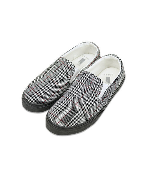 and it_（アンドイット）の「シンプル＆柄プリントスリッポンスニーカー（スリッポン・レディース・ホワイト/ブラック/ブラック×ブラック/グレー/ライトインディゴブルー/その他1/カモフラージュ/その他2/その他3/シルバー/ブラック系その他/その他4/その他5/その他6/その他7/その他8/その他9/その他11/その他10/ストライプ/ブラック系その他2/ネイビー/ベージュ/その他13・MEDIUM/LARGE/X-LARGE）」の6枚目の写真