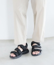 ストラップサンダル
