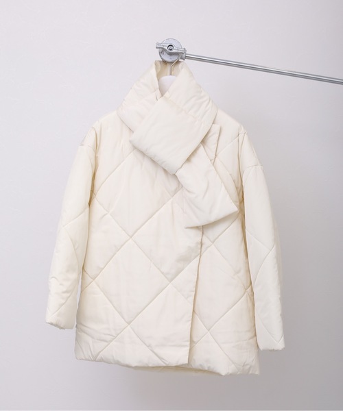 ap retro(アプレトロ)の「ノーカラーダイヤキルトパディングブルゾン マフラー付 /キルティングコート(ダウンジャケット/コート・レディース・オフホワイト/アイボリー/ブラック・FREE)」の15枚目の写真