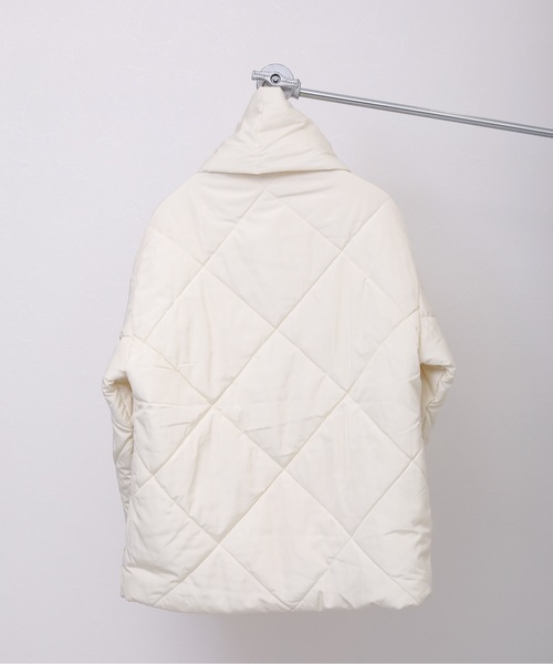 ap retro(アプレトロ)の「ノーカラーダイヤキルトパディングブルゾン マフラー付 /キルティングコート(ダウンジャケット/コート・レディース・オフホワイト/アイボリー/ブラック・FREE)」の16枚目の写真