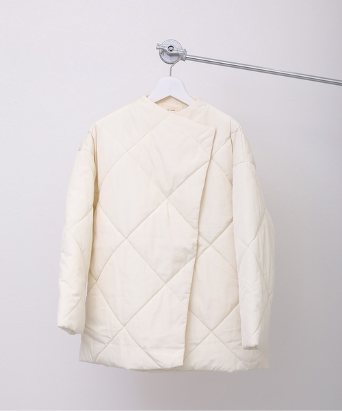 ap retro(アプレトロ)の「ノーカラーダイヤキルトパディングブルゾン マフラー付 /キルティングコート(ダウンジャケット/コート・レディース・オフホワイト/アイボリー/ブラック・FREE)」の17枚目の写真