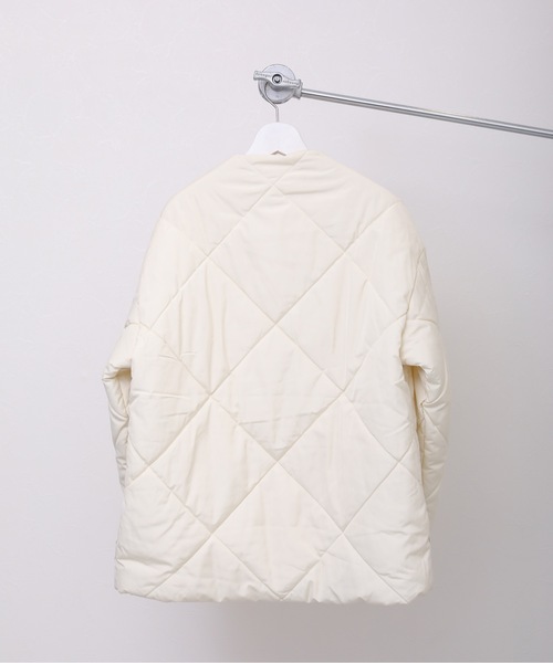 ap retro(アプレトロ)の「ノーカラーダイヤキルトパディングブルゾン マフラー付 /キルティングコート(ダウンジャケット/コート・レディース・オフホワイト/アイボリー/ブラック・FREE)」の18枚目の写真