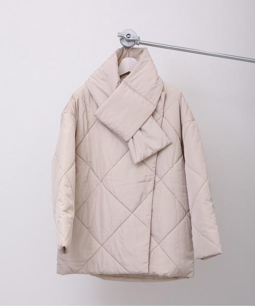 ap retro(アプレトロ)の「ノーカラーダイヤキルトパディングブルゾン マフラー付 /キルティングコート(ダウンジャケット/コート・レディース・オフホワイト/アイボリー/ブラック・FREE)」の20枚目の写真