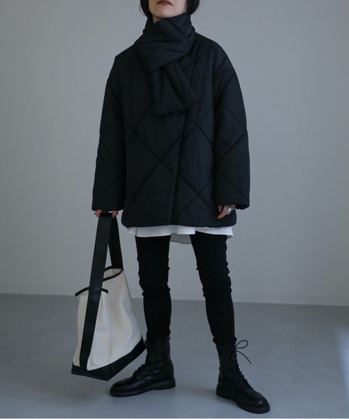 ap retro(アプレトロ)の「ノーカラーダイヤキルトパディングブルゾン マフラー付 /キルティングコート(ダウンジャケット/コート・レディース・オフホワイト/アイボリー/ブラック・FREE)」の13枚目の写真