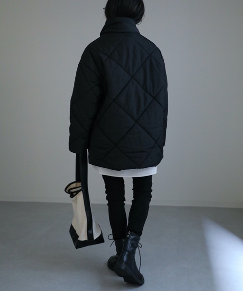 ap retro(アプレトロ)の「ノーカラーダイヤキルトパディングブルゾン マフラー付 /キルティングコート(ダウンジャケット/コート・レディース・オフホワイト/アイボリー/ブラック・FREE)」の14枚目の写真