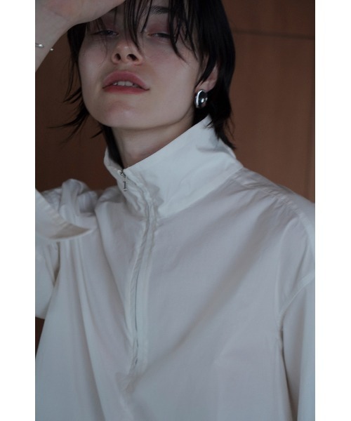 CLANE（クラネ）の「CLANE/クラネ/HALF ZIP STAND COLLAR SHIRT（シャツ/ブラウス・レディース・ホワイト/ブルー/ネイビー・1）」の2枚目の写真