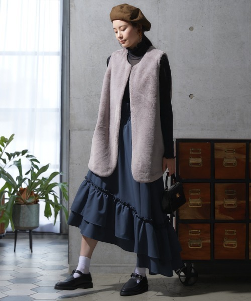 miclat（ミクラ）の「大きいサイズ ロング丈フェイクファーベスト miclat（ベスト・レディース・ベージュ/チャコールグレー・4L/LL/3L/L）」の5枚目の写真