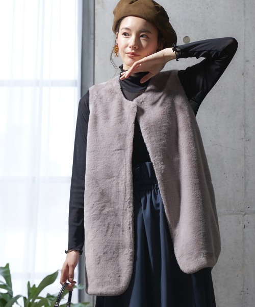miclat（ミクラ）の「大きいサイズ ロング丈フェイクファーベスト miclat（ベスト・レディース・ベージュ/チャコールグレー・4L/LL/3L/L）」の4枚目の写真