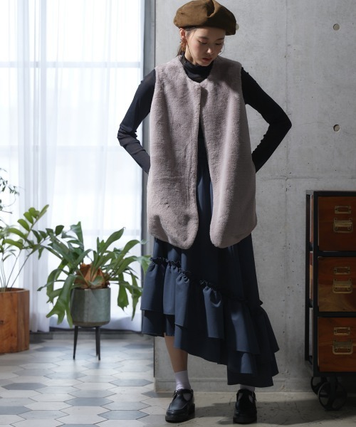 miclat（ミクラ）の「大きいサイズ ロング丈フェイクファーベスト miclat（ベスト・レディース・ベージュ/チャコールグレー・4L/LL/3L/L）」の12枚目の写真