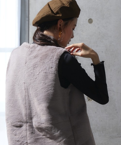 miclat（ミクラ）の「大きいサイズ ロング丈フェイクファーベスト miclat（ベスト・レディース・ベージュ/チャコールグレー・4L/LL/3L/L）」の14枚目の写真