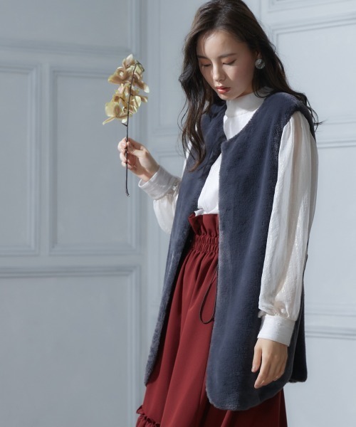 miclat（ミクラ）の「大きいサイズ ロング丈フェイクファーベスト miclat（ベスト・レディース・ベージュ/チャコールグレー・4L/LL/3L/L）」の22枚目の写真