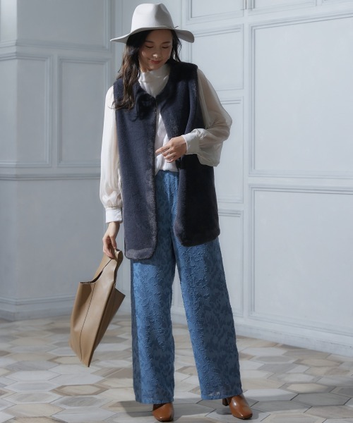 miclat（ミクラ）の「大きいサイズ ロング丈フェイクファーベスト miclat（ベスト・レディース・ベージュ/チャコールグレー・4L/LL/3L/L）」の7枚目の写真