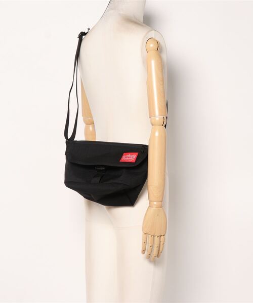Manhattan Portage（マンハッタンポーテージ）の「Nylon Messenger Bag Flap Zipper Pocket（メッセンジャーバッグ・メンズ・ブラック・X-SMALL）」の16枚目の写真