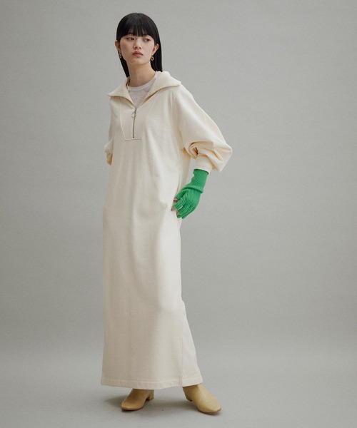 ADAM ET ROPE'（アダムエロペ）の「【WEB限定(一部店舗展開あり)】ハーフZIPスウェットワンピース（ワンピース・レディース・ブラック/ホワイト系その他/キナリ・FREE）」の6枚目の写真