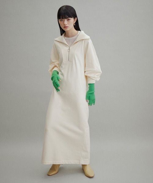 ADAM ET ROPE'（アダムエロペ）の「【WEB限定(一部店舗展開あり)】ハーフZIPスウェットワンピース（ワンピース・レディース・ブラック/ホワイト系その他/キナリ・FREE）」の18枚目の写真