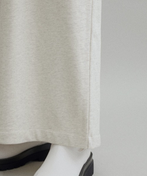 ADAM ET ROPE'（アダムエロペ）の「【WEB限定(一部店舗展開あり)】ハーフZIPスウェットワンピース（ワンピース・レディース・ブラック/ホワイト系その他/キナリ・FREE）」の14枚目の写真