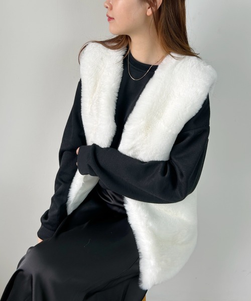 CLEA（クレア）の「フェイクファーロングベスト（ベスト・レディース・モカ/ホワイト/ブラック・FREE）」の8枚目の写真