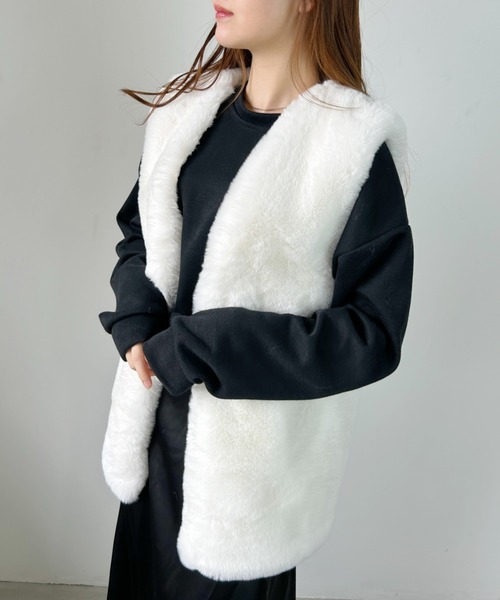 CLEA（クレア）の「フェイクファーロングベスト（ベスト・レディース・モカ/ホワイト/ブラック・FREE）」の5枚目の写真