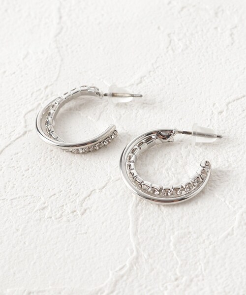 SHOO・LA・RUE(シューラルー)の「◆【セレモニー】キラキラフープピアス&イヤリング(ピアス(両耳用)・レディース・ゴールド系/ゴールド系1/シルバー系/シルバー系1/ゴールド系その他2/ゴールド系その他・00)」の2枚目の写真