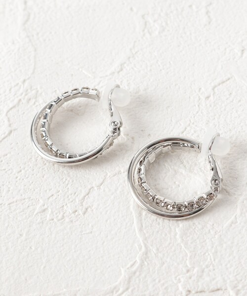 SHOO・LA・RUE(シューラルー)の「◆【セレモニー】キラキラフープピアス&イヤリング(ピアス(両耳用)・レディース・ゴールド系/ゴールド系1/シルバー系/シルバー系1/ゴールド系その他2/ゴールド系その他・00)」の3枚目の写真