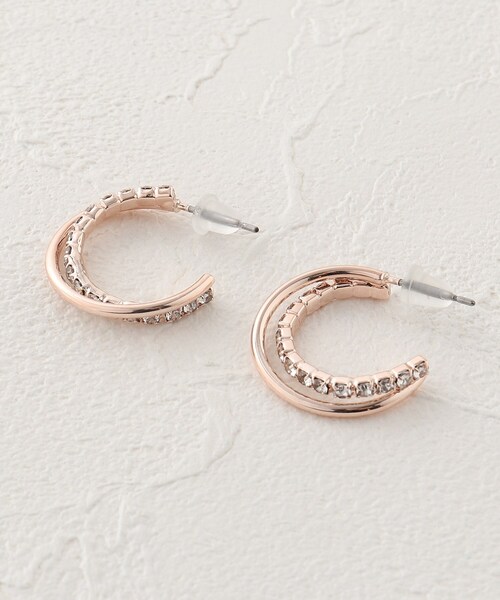 SHOO・LA・RUE(シューラルー)の「◆【セレモニー】キラキラフープピアス&イヤリング(ピアス(両耳用)・レディース・ゴールド系/ゴールド系1/シルバー系/シルバー系1/ゴールド系その他2/ゴールド系その他・00)」の4枚目の写真