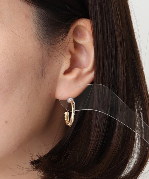 SHOO・LA・RUE(シューラルー)の「◆【セレモニー】キラキラフープピアス&イヤリング(ピアス(両耳用)・レディース・ゴールド系/ゴールド系1/シルバー系/シルバー系1/ゴールド系その他2/ゴールド系その他・00)」の10枚目の写真