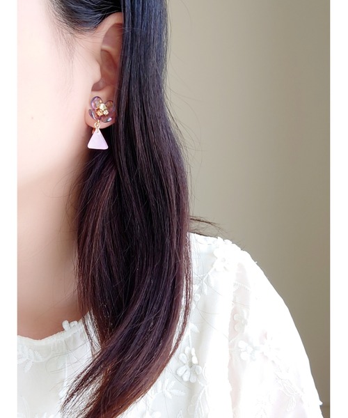 tone(トーン)の「【ConodCheerful】ビジュー付きフラワーとさんかくのピアス(MA)(ピアス(両耳用)・レディース・パープル/ホワイト/ブラウン系その他・FREE)」の9枚目の写真