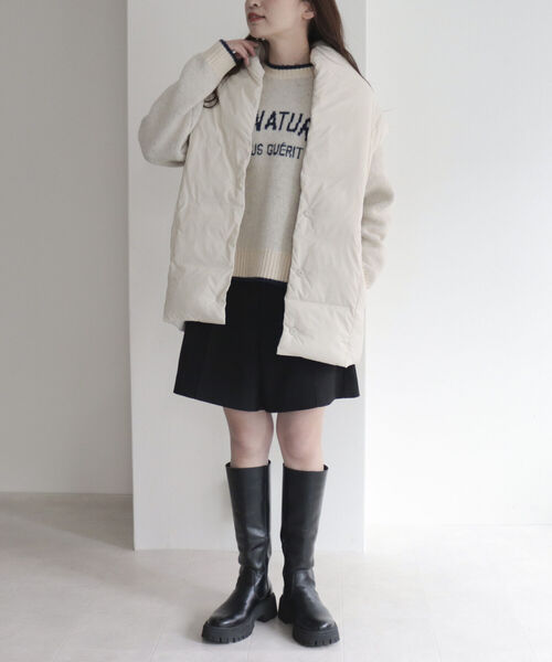 fredy emue（フレディエミュ）の「ライトタフタベスト（ダウンベスト・レディース・オフホワイト/グレイッシュベージュ/ブラック・38）」の5枚目の写真