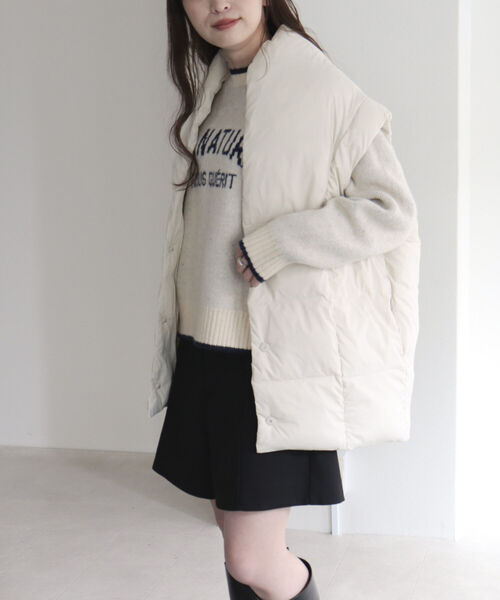 fredy emue（フレディエミュ）の「ライトタフタベスト（ダウンベスト・レディース・オフホワイト/グレイッシュベージュ/ブラック・38）」の7枚目の写真