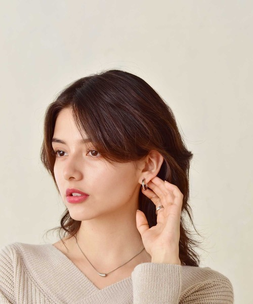 LHME（エルエイチエムイー）の「LHME ダブルリングフープピアス/サージカルステンレス316L（金属アレルギー対応）（ピアス（両耳用）・レディース・シルバー/イエローゴールド・ONE SIZE）」の10枚目の写真