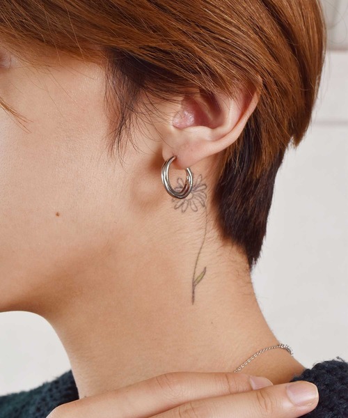 LHME（エルエイチエムイー）の「LHME ダブルリングフープピアス/サージカルステンレス316L（金属アレルギー対応）（ピアス（両耳用）・レディース・シルバー/イエローゴールド・ONE SIZE）」の16枚目の写真