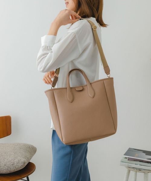 RODE SKO（ロデスコ）の「テープショルダースクエアトートバッグ『Lsize』（トートバッグ・レディース・ブラック/ベージュ・ONE）」の6枚目の写真