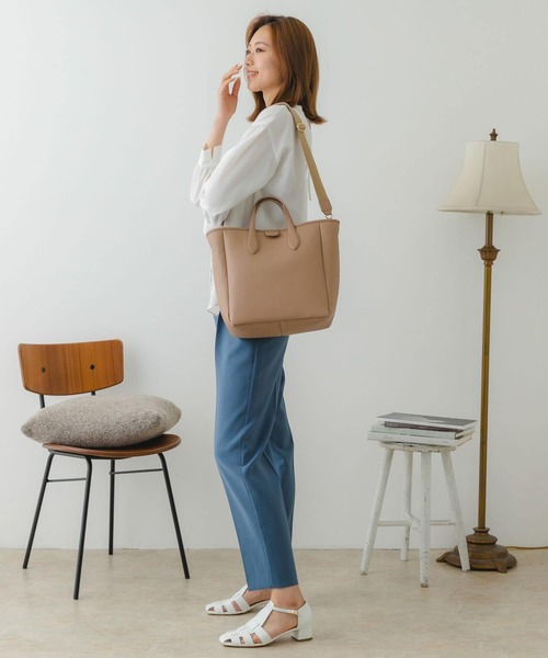 RODE SKO（ロデスコ）の「テープショルダースクエアトートバッグ『Lsize』（トートバッグ・レディース・ブラック/ベージュ・ONE）」の8枚目の写真