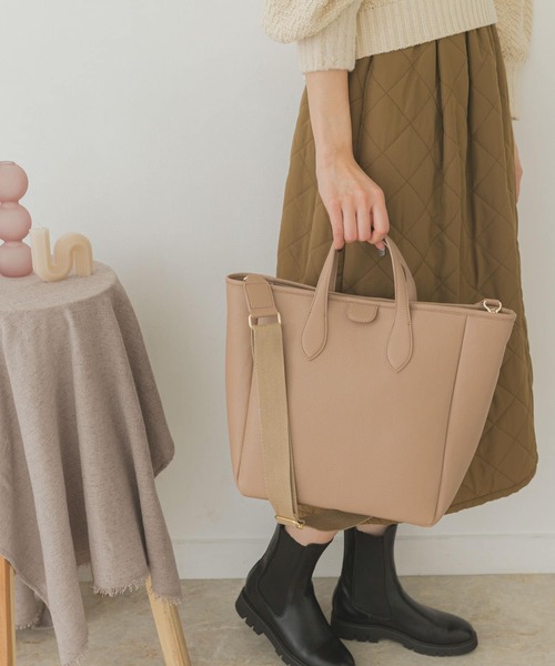 RODE SKO（ロデスコ）の「テープショルダースクエアトートバッグ『Lsize』（トートバッグ・レディース・ブラック/ベージュ・ONE）」の11枚目の写真