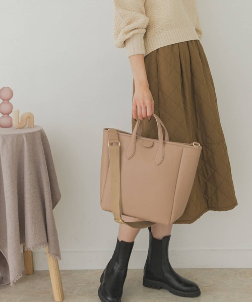 RODE SKO（ロデスコ）の「テープショルダースクエアトートバッグ『Lsize』（トートバッグ・レディース・ブラック/ベージュ・ONE）」の12枚目の写真