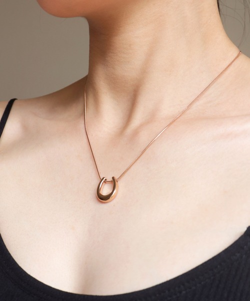 金属アレルギー対応ぷっくりホースシューステンレスネックレス