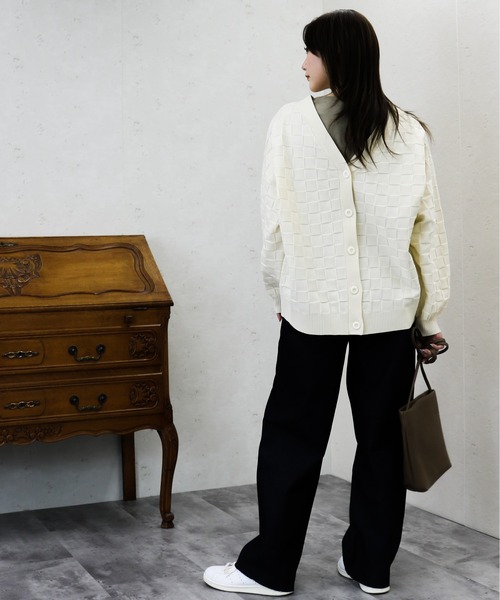 Per sist ence（パーシエンス）の「Per sist ence/パーシエンス　ポリ12G総針 ブロックチェックVネックカーデ（カーディガン/ボレロ・レディース・ネイビー/ブラック/アイボリー/グリーン・FREE）」の21枚目の写真