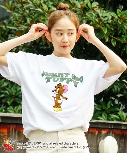 Tom&Jerry(トムアンドジェリー)の「【OUTDOOR PRODUCTS/アウトドアプロダクツ】【 TOM AND JERRY/トムとジェリー 】コラボ Tシャツ ドロップショルダー オーバーサイズ(Tシャツ/カットソー・メンズ・オフホワイト/ダークグリーン/ホワイト/ホワイト系その他/ブルー系その他/ベージュ・MEDIUM/X-LARGE/SMALL/LARGE)」の2枚目の写真