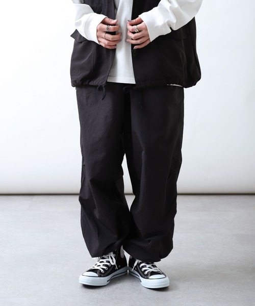 ZIP FIVE（ジップファイブ）の「【ZIP FIVE】【ユニセックス】ナイロンテック バルーンワイドパンツ（その他パンツ・メンズ・ブラック/イエロー/オリーブ/チャコール/パープル/ベージュ/オフホワイト/オレンジ/ダークグリーン・SMALL/LARGE/MEDIUM）」の14枚目の写真